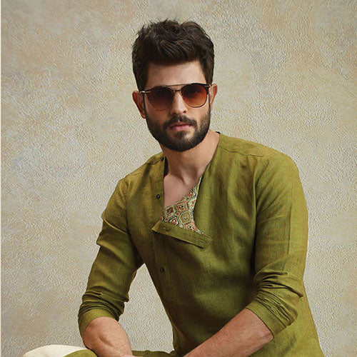 CHAMBREY KURTA WITH PRINTED FABRIC ON THE REVERSE FLAP.