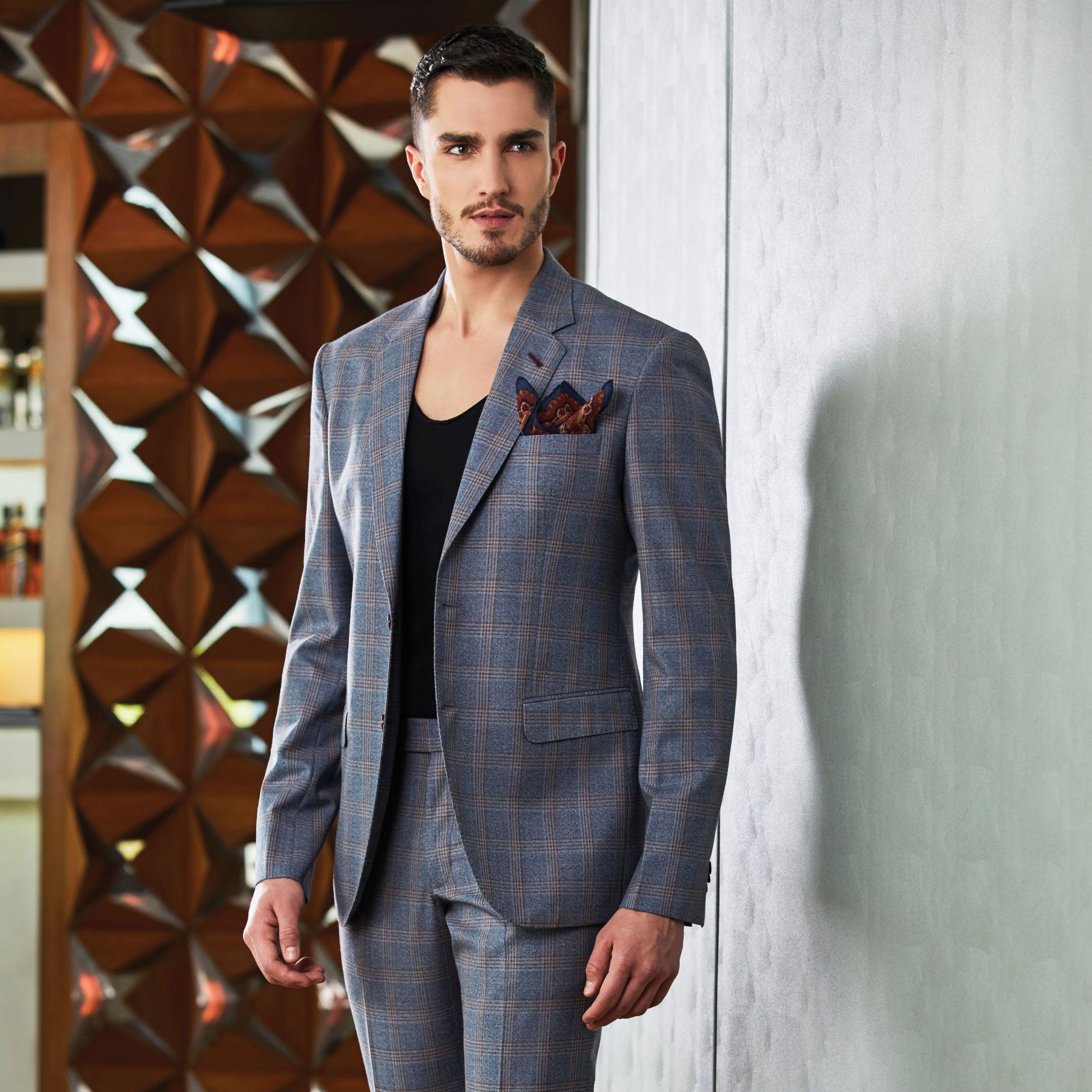 CUENCA-A GREY CHECKED SINGLE BREASTED SUIT WITH TWO BUTTONS